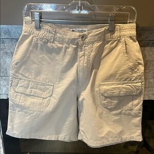 Columbia Beige Cargo Shorts size 8